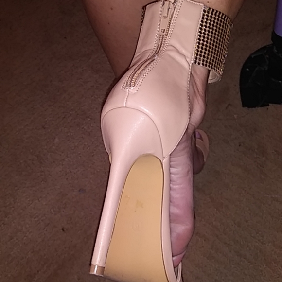 Heels - Picture 6 of 6